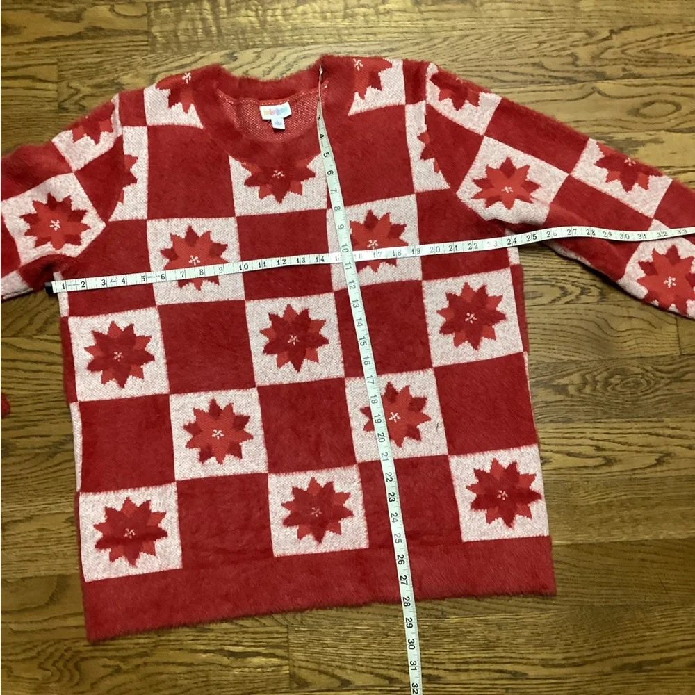 LulaRoe Holiday Poinsettia Red Check Eyelash Sweater. Size Large